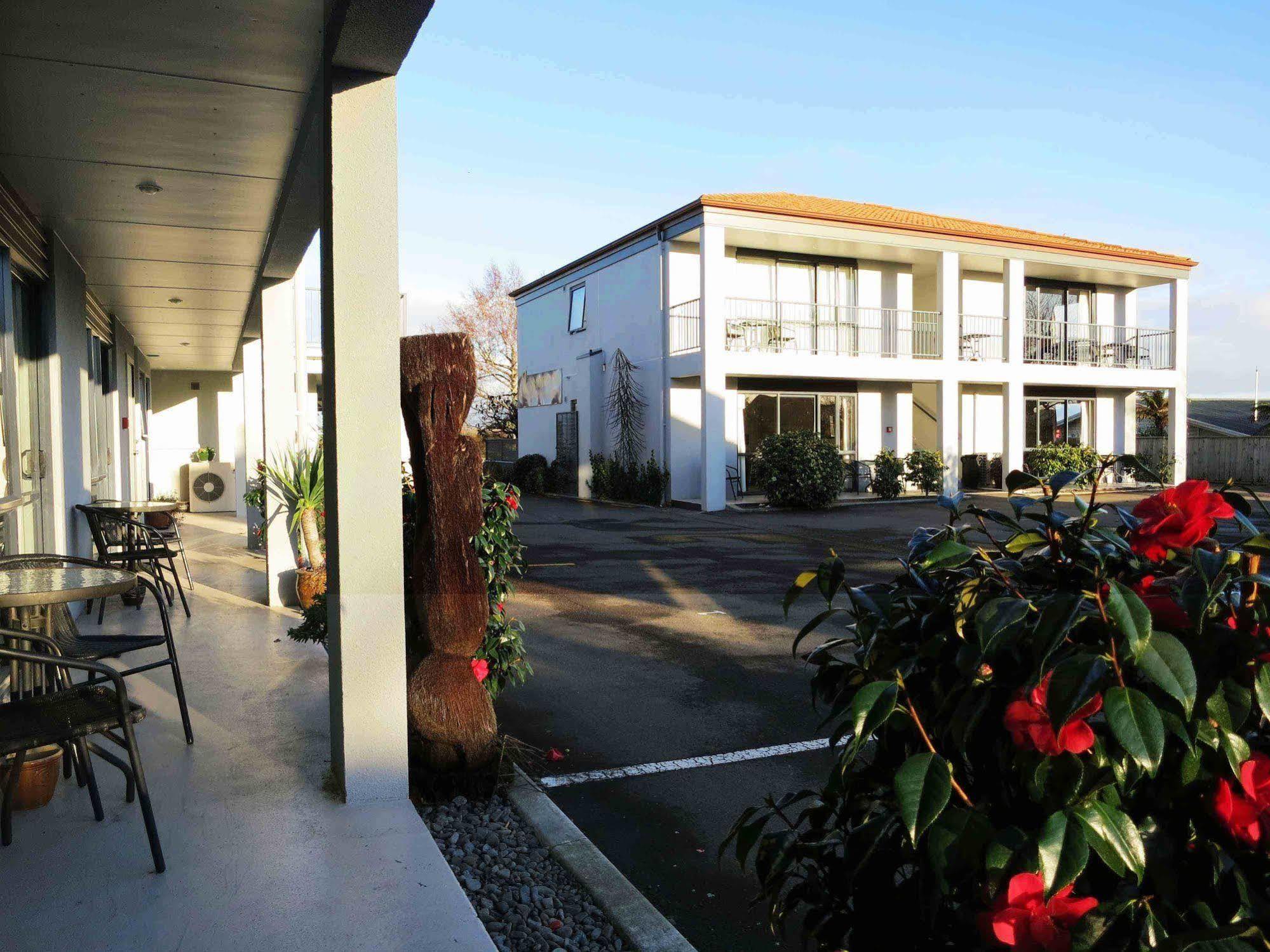 Asure Ascot Motor Inn Taupo Bagian luar foto